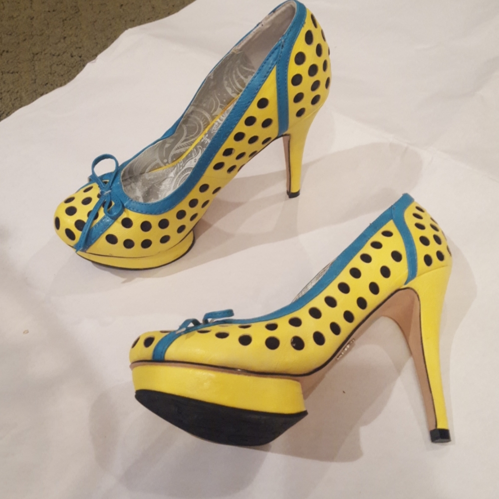 NWOT Yellow with blue ribbon heels